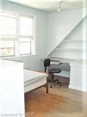 156 Bond Street S