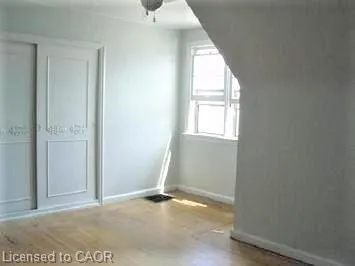 156 Bond Street S