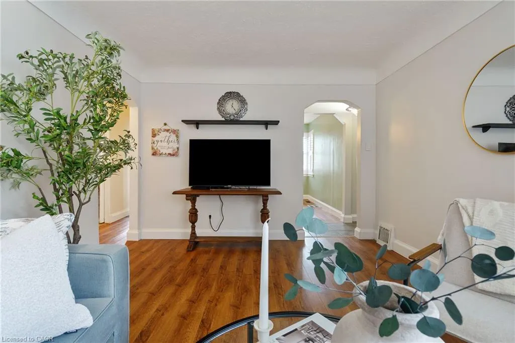 3 Montrose Avenue