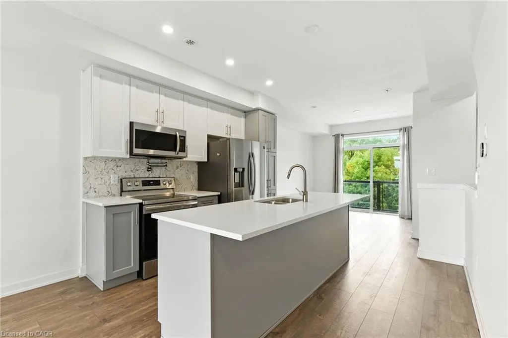 590 North Service Road, #4