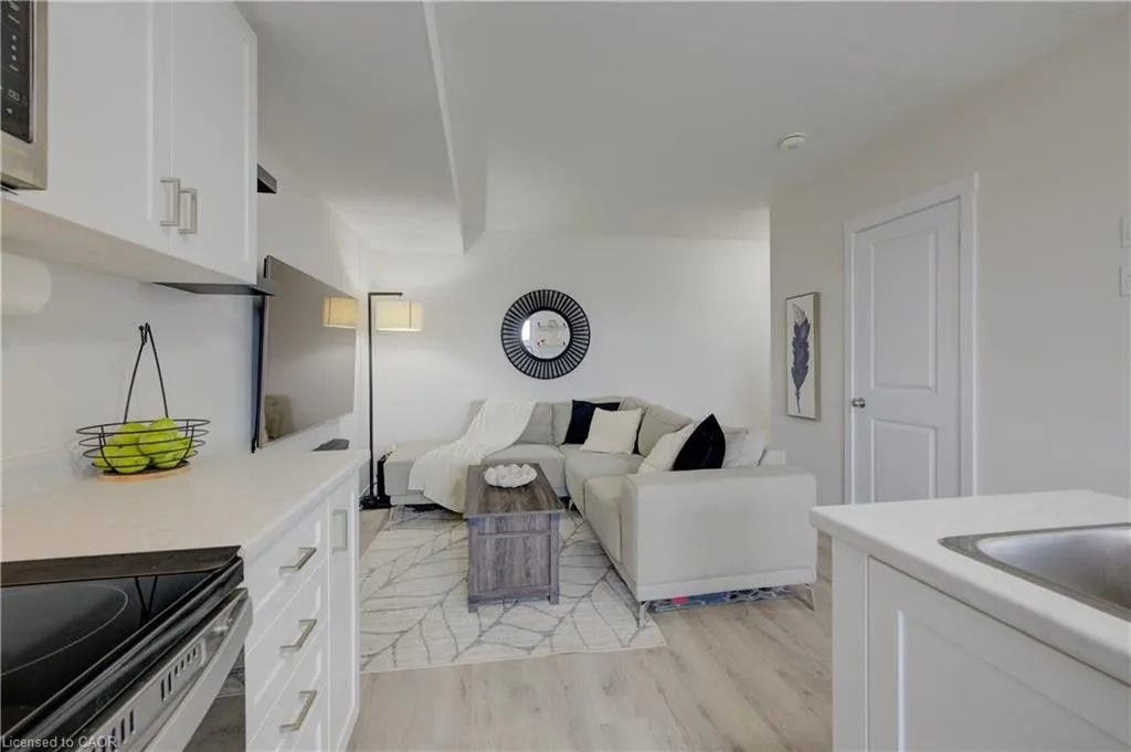 160 Rochefort Street, #A4