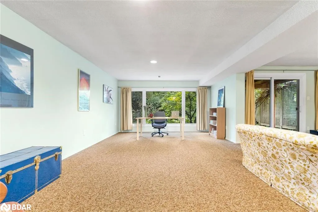 4265 Thom Gardens