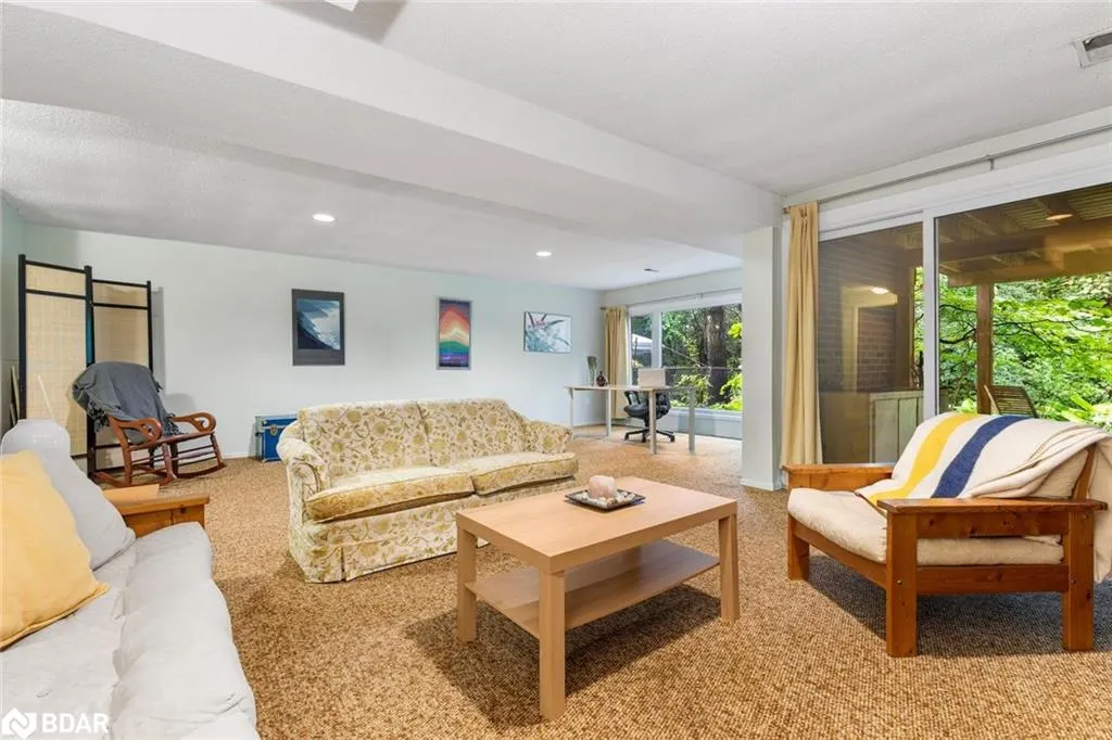4265 Thom Gardens