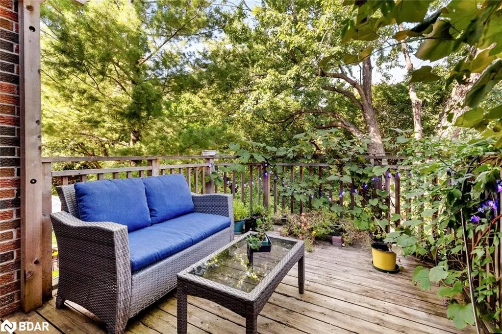 4265 Thom Gardens