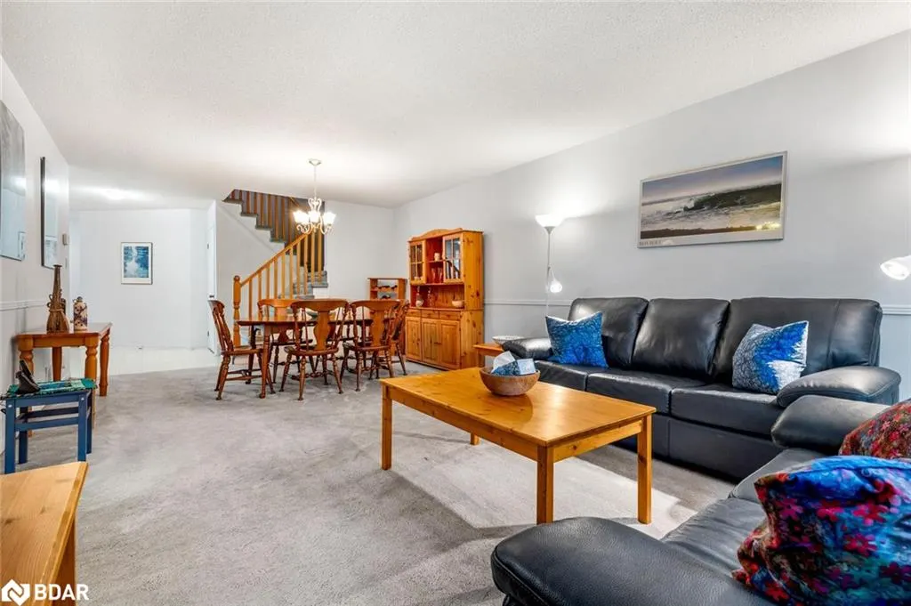 4265 Thom Gardens