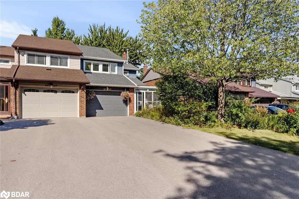 4265 Thom Gardens