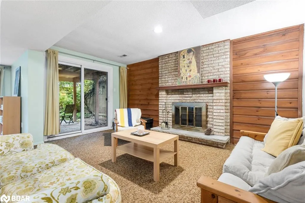 4265 Thom Gardens