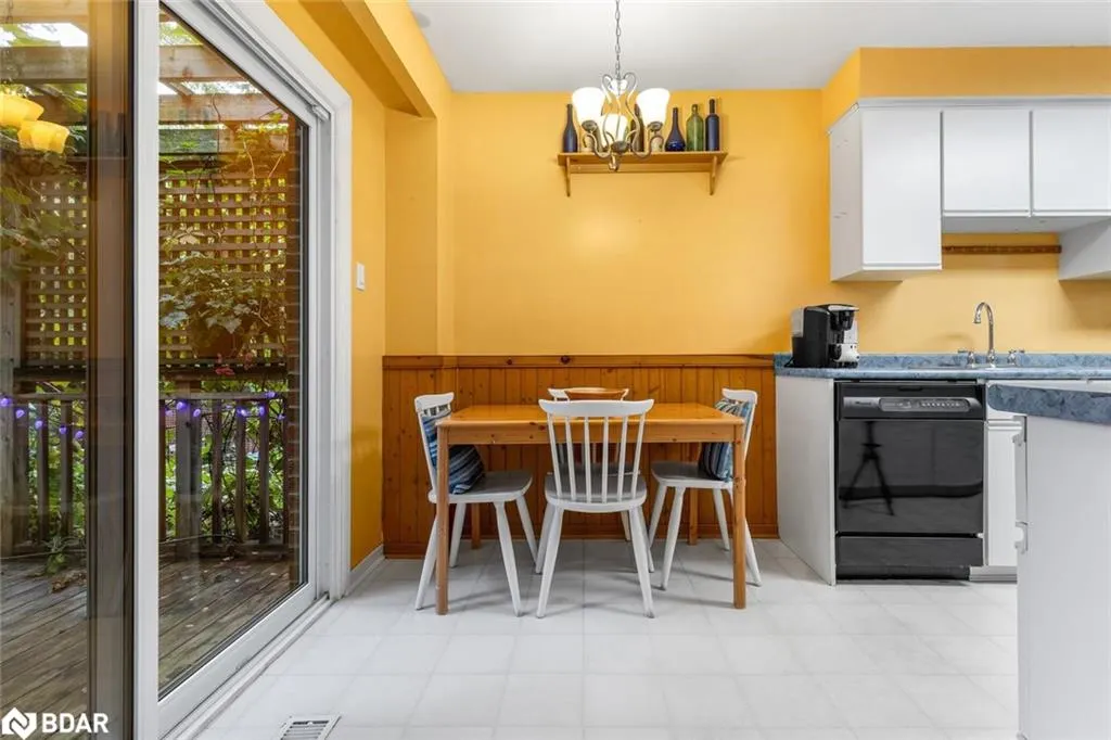 4265 Thom Gardens