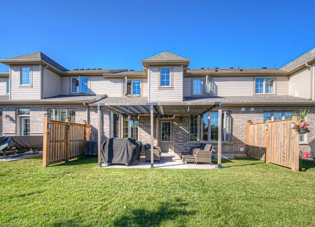 286 Tall Grass Crescent
