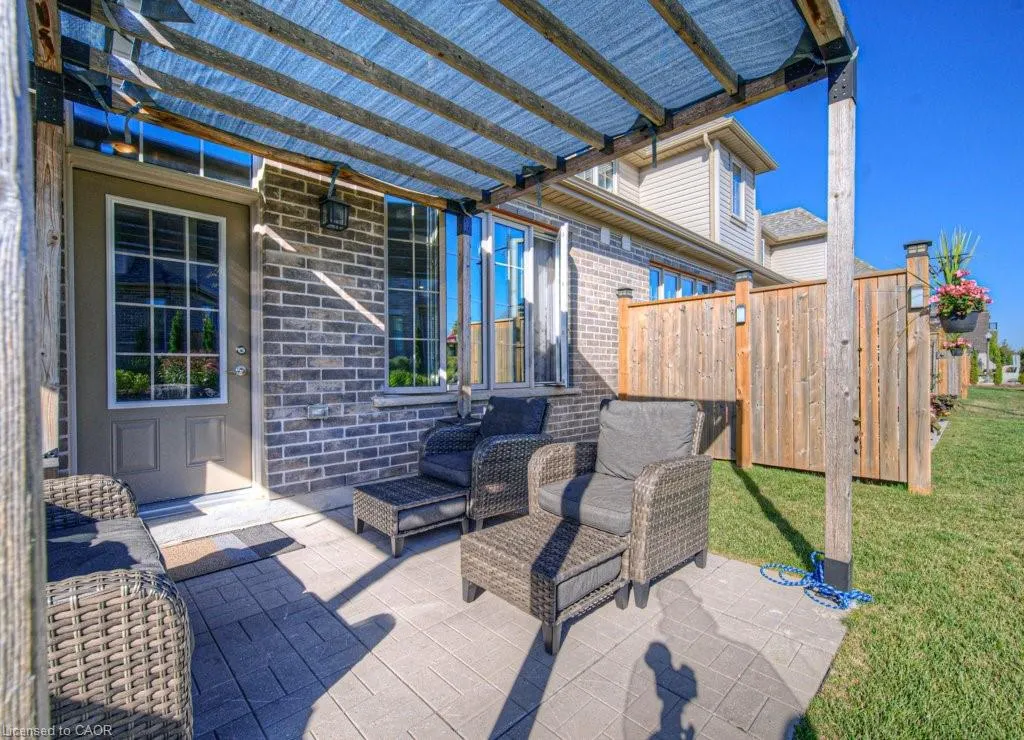 286 Tall Grass Crescent