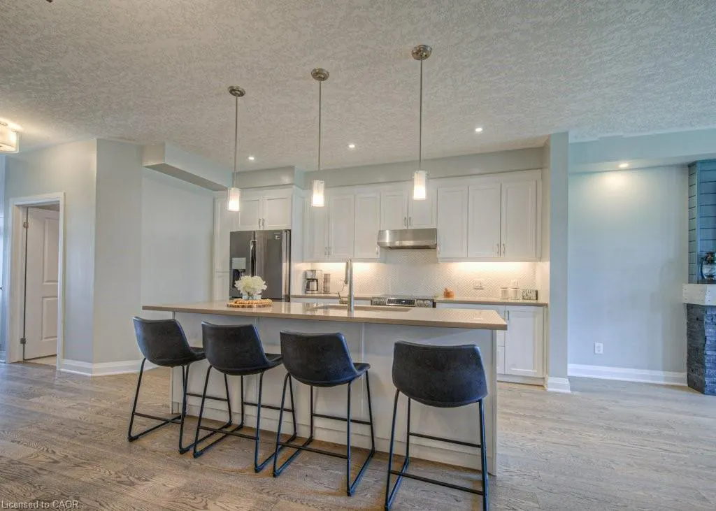 286 Tall Grass Crescent