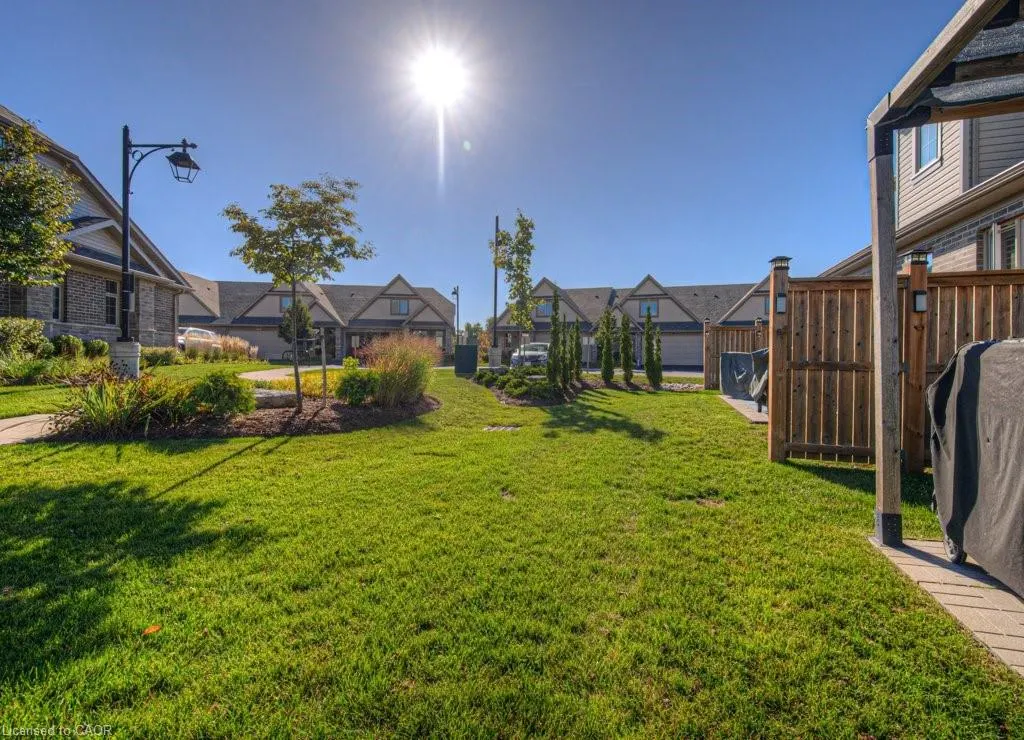 286 Tall Grass Crescent