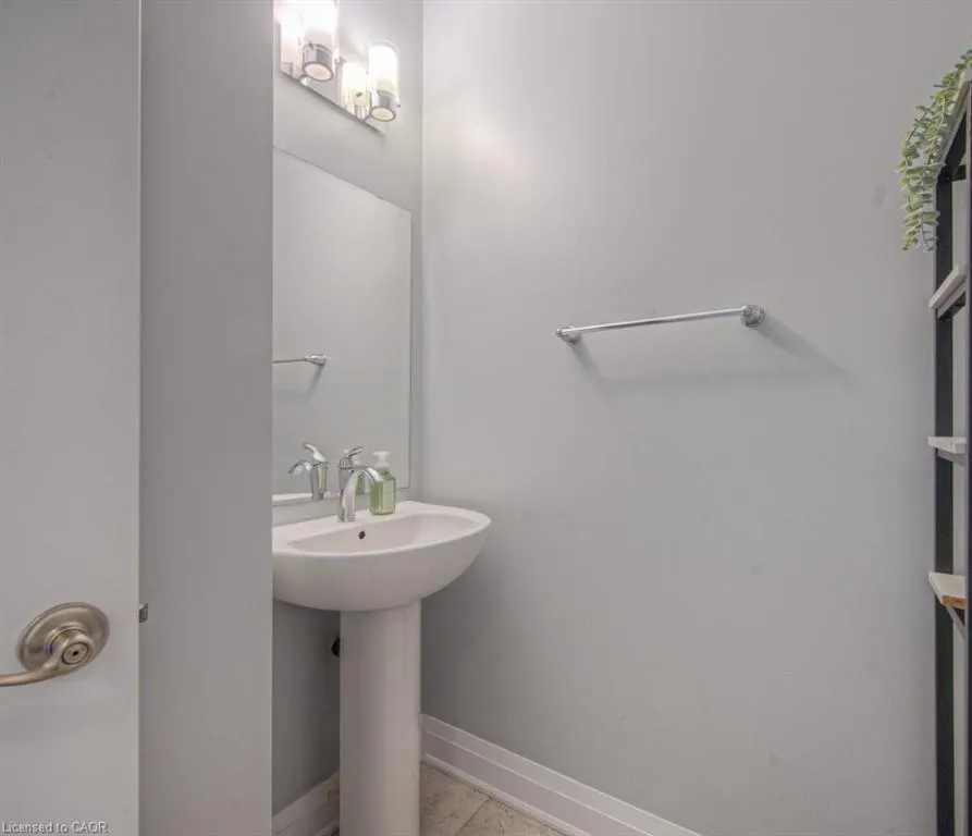 286 Tall Grass Crescent