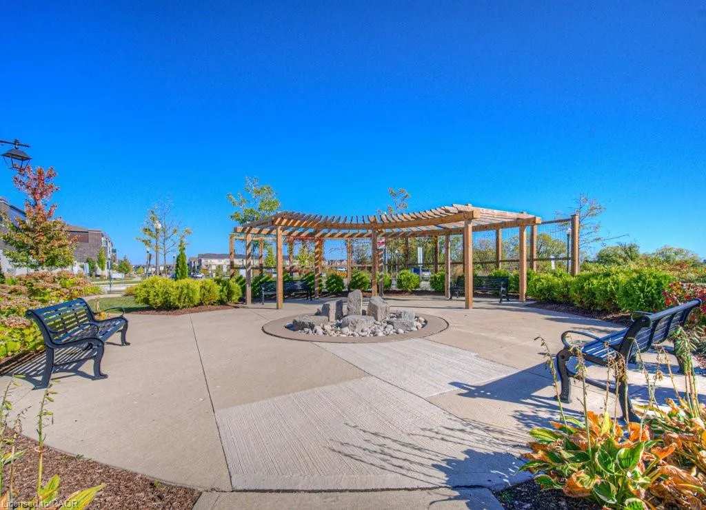 286 Tall Grass Crescent