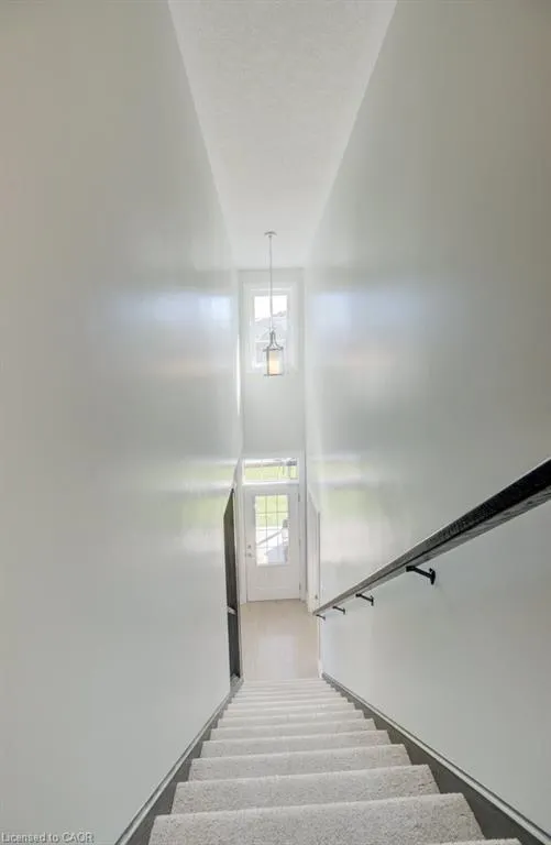 286 Tall Grass Crescent