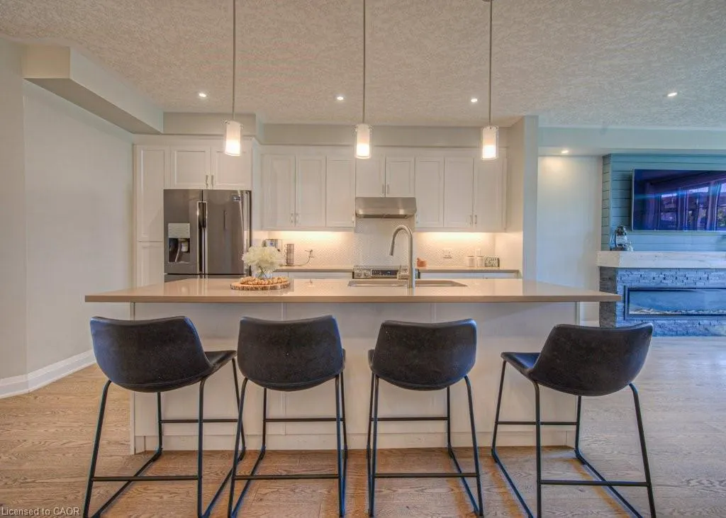 286 Tall Grass Crescent