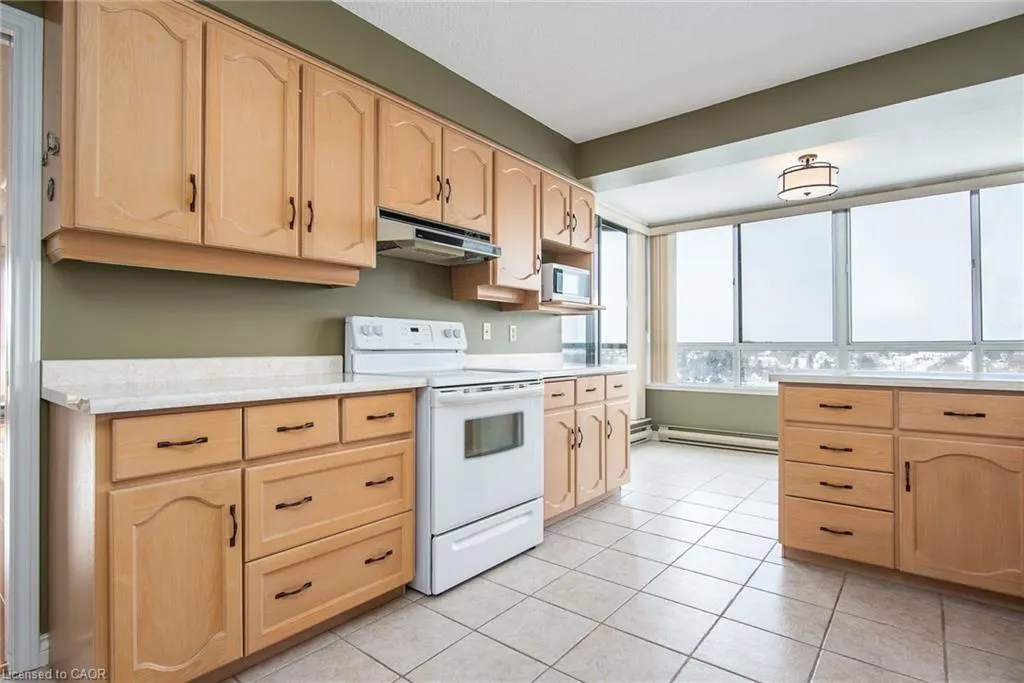 2 Lancaster Street E, #504