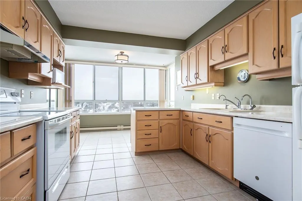 2 Lancaster Street E, #504