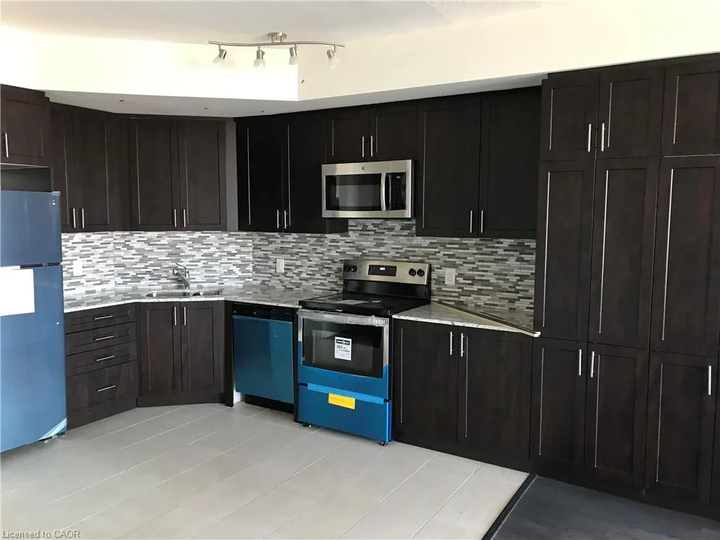 560 North Service Road, #806