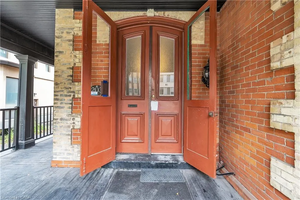 203 Macnab Street S, #1
