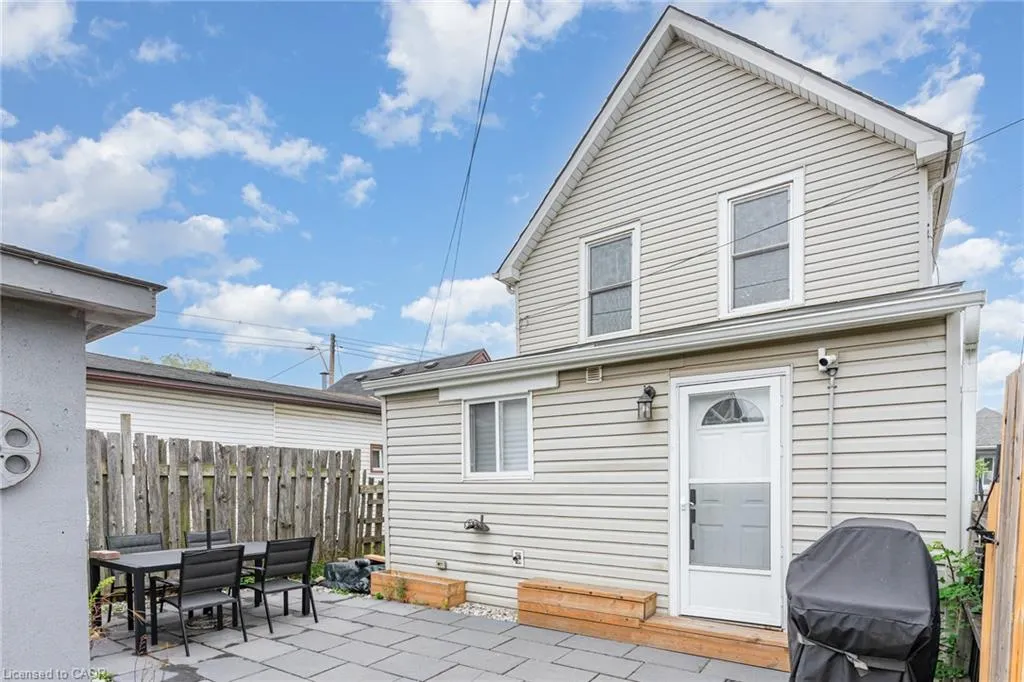4 Robins Avenue