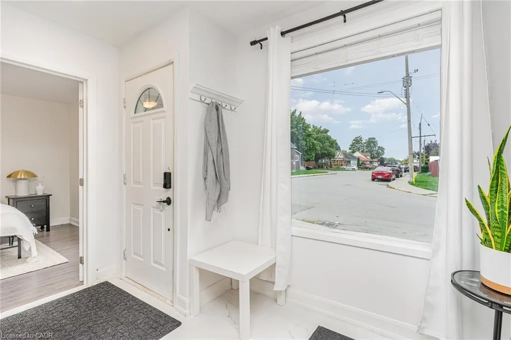 4 Robins Avenue