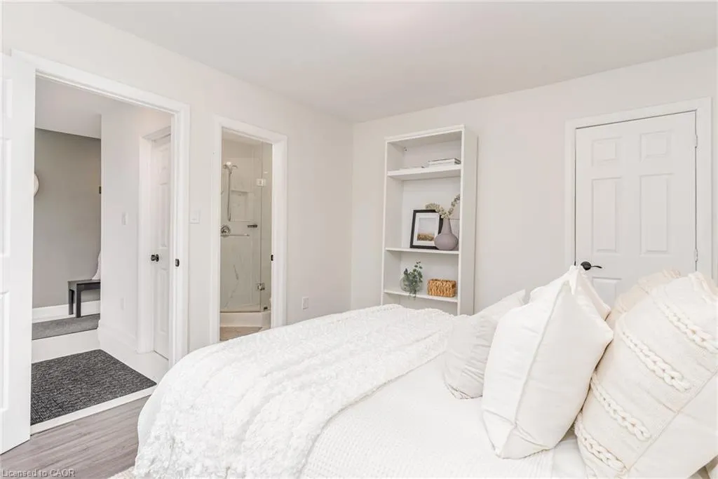 4 Robins Avenue