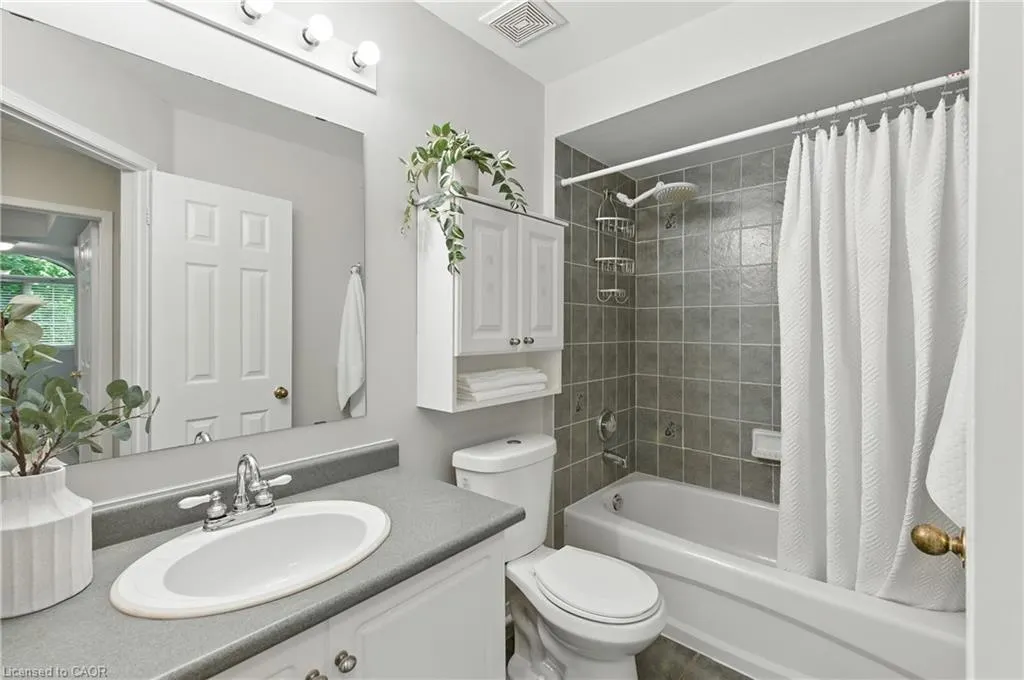 3288 Equestrian Crescent