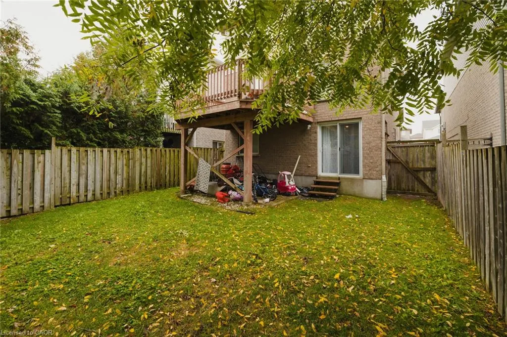 992 Copper Leaf Crescent