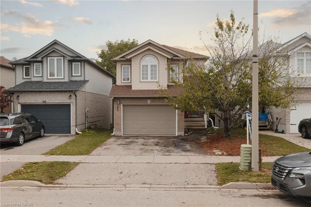 992 Copper Leaf Crescent