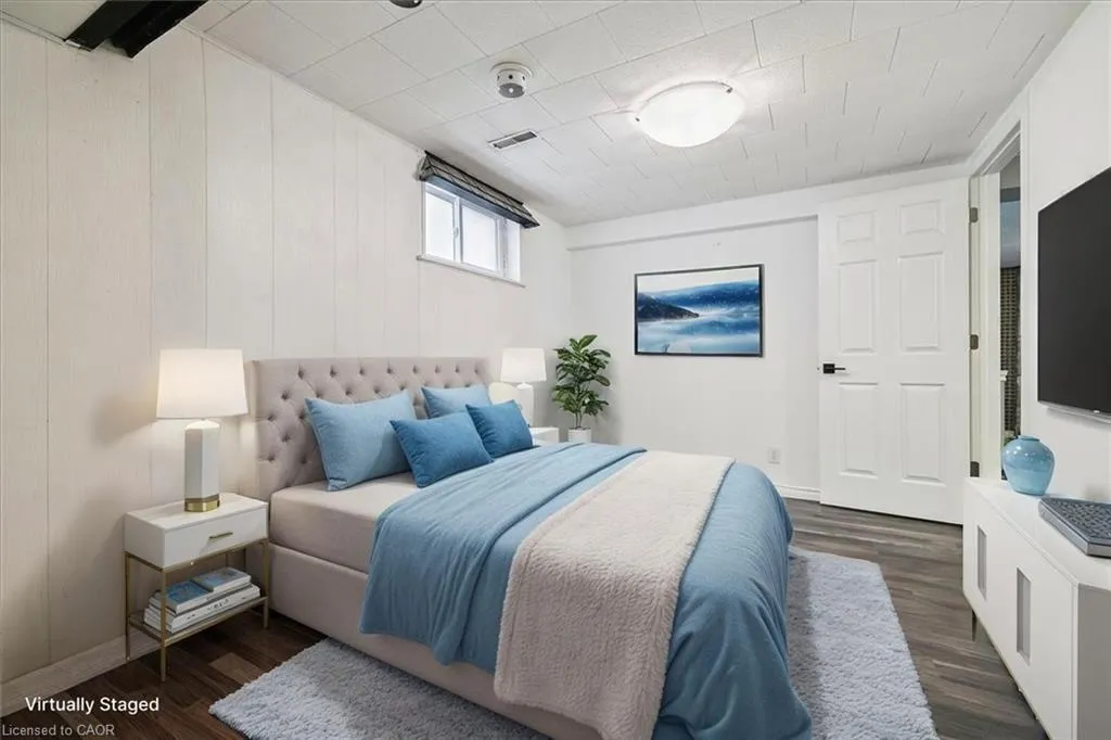 15 Purdy Crescent
