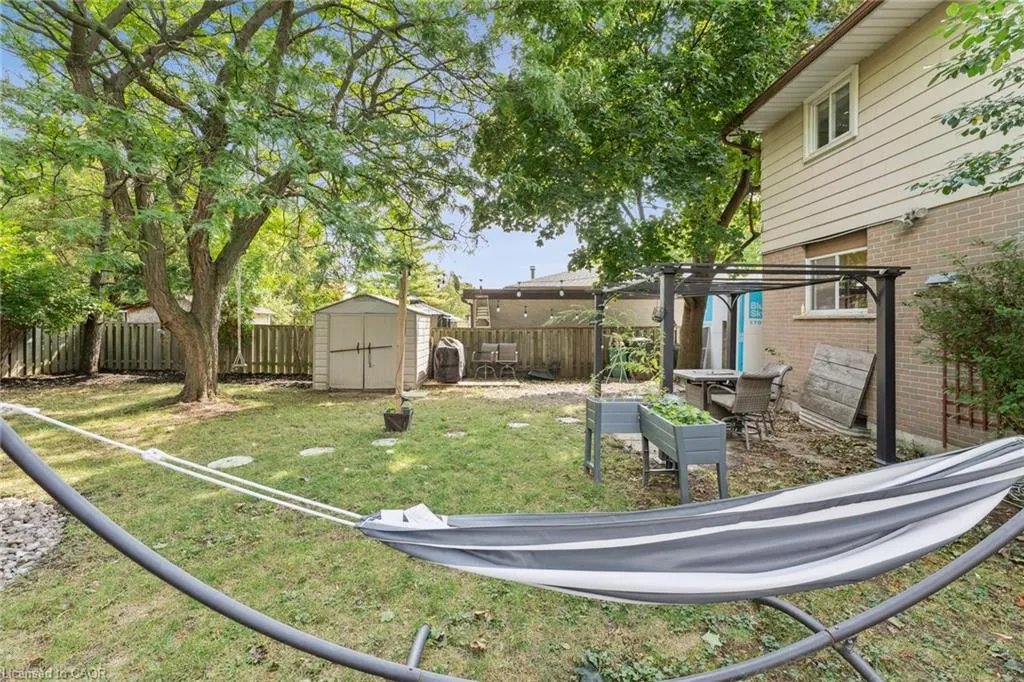 102 Rutherford Road N