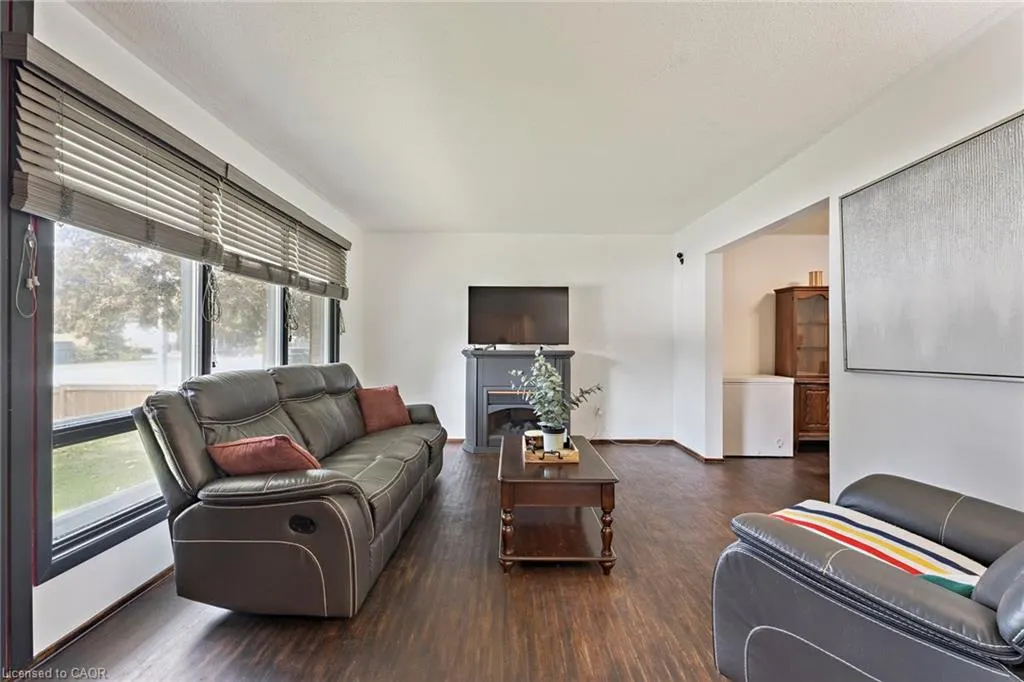 102 Rutherford Road N