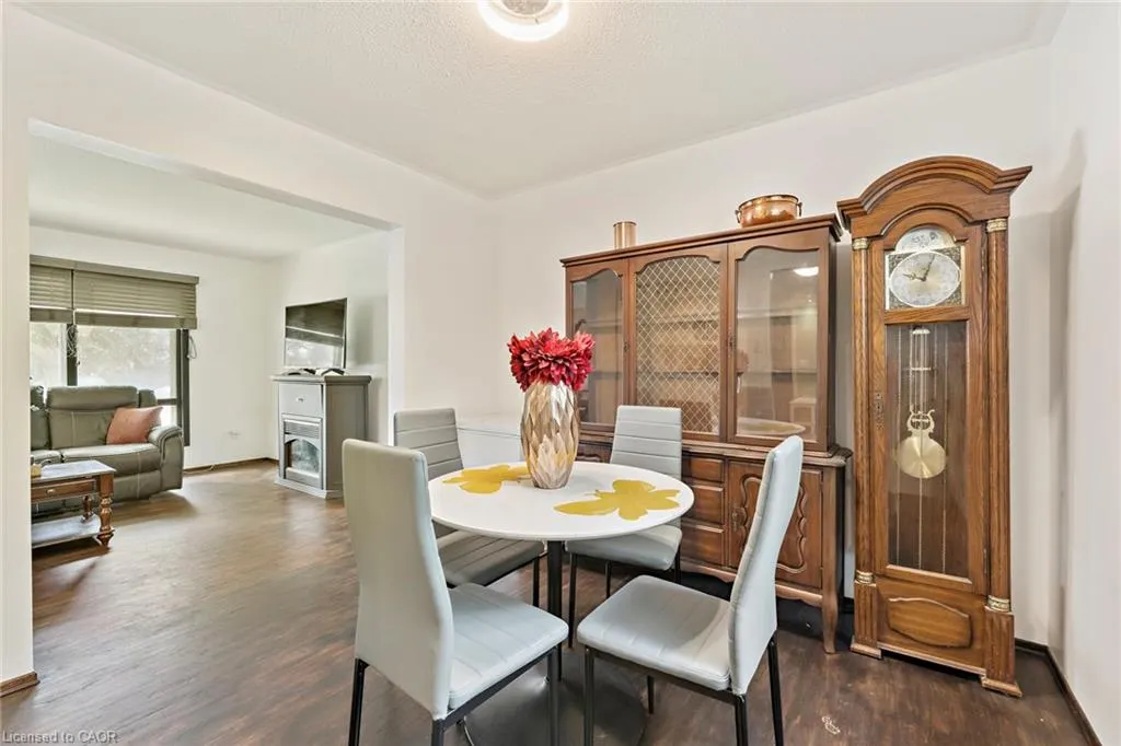 102 Rutherford Road N