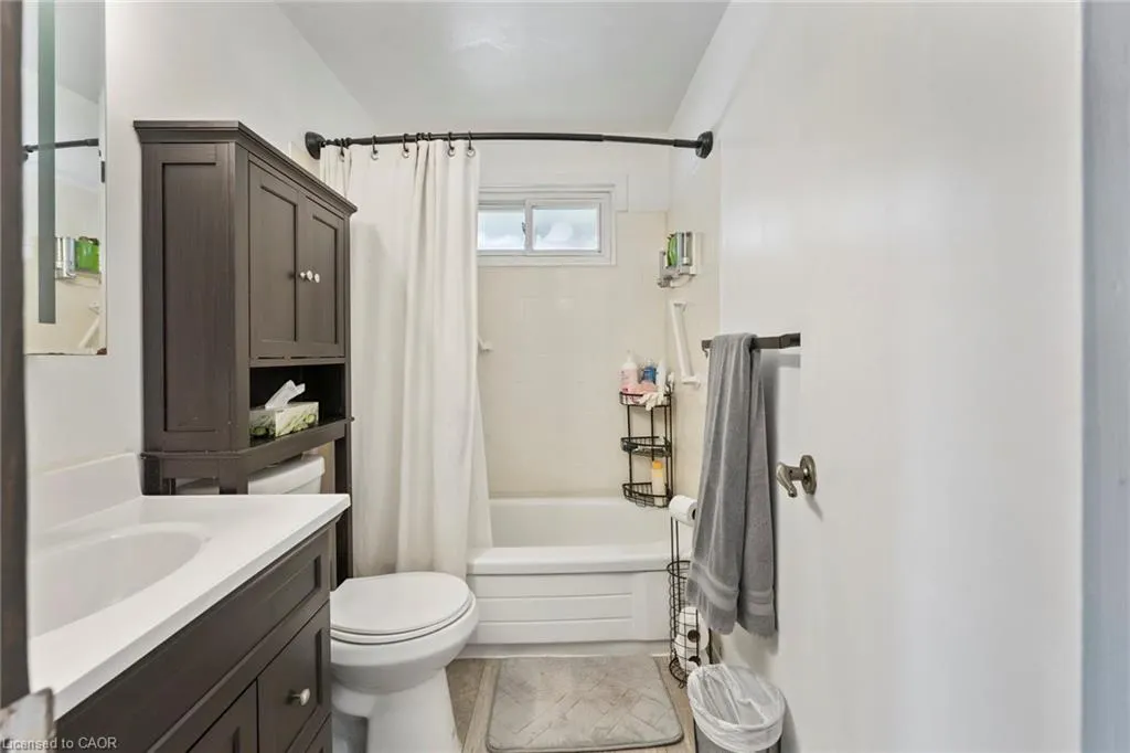 102 Rutherford Road N