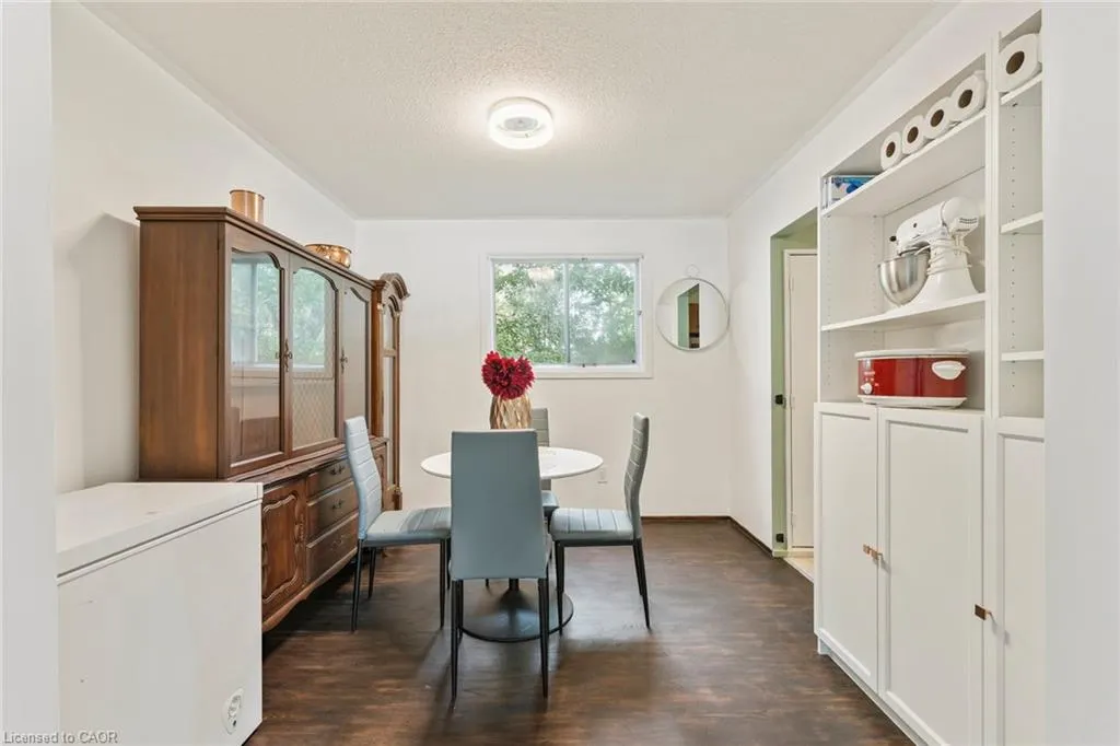 102 Rutherford Road N