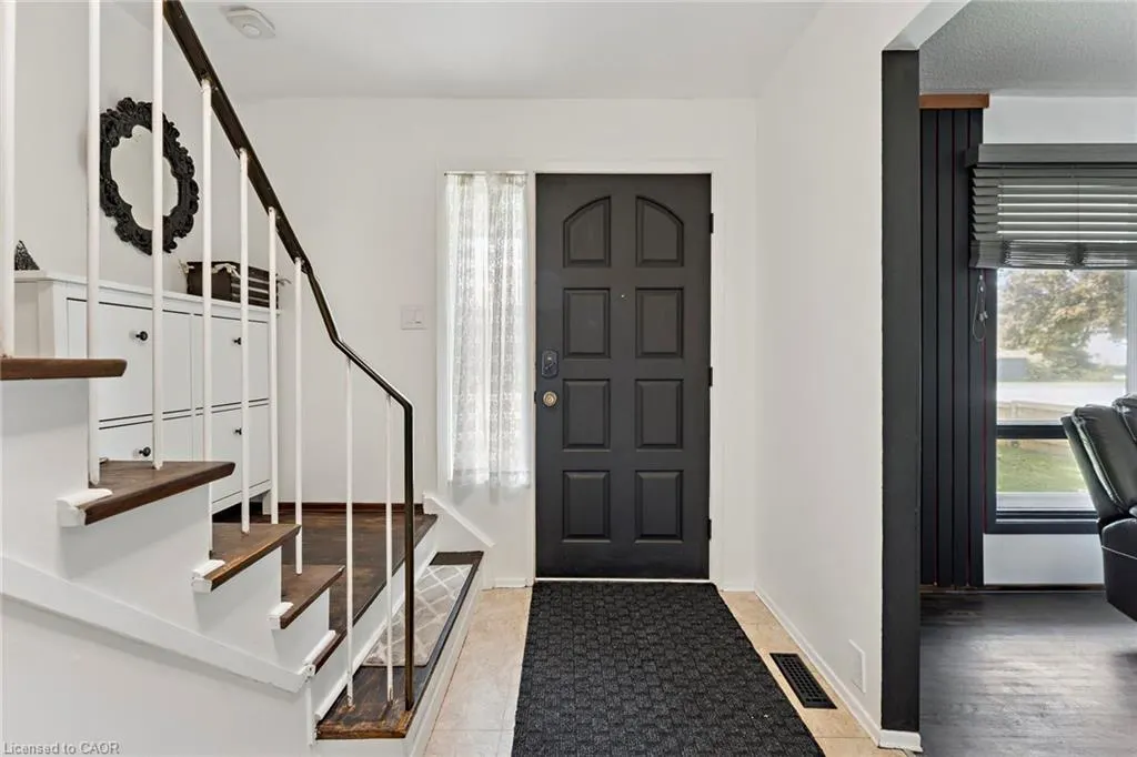 102 Rutherford Road N