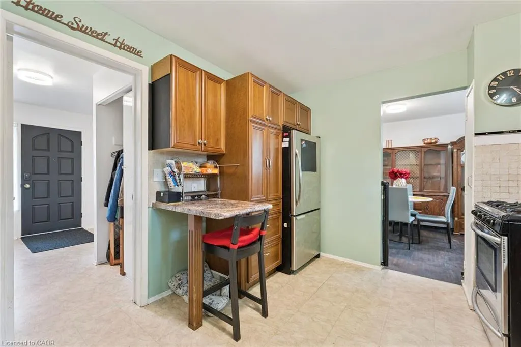 102 Rutherford Road N