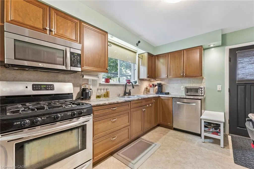 102 Rutherford Road N