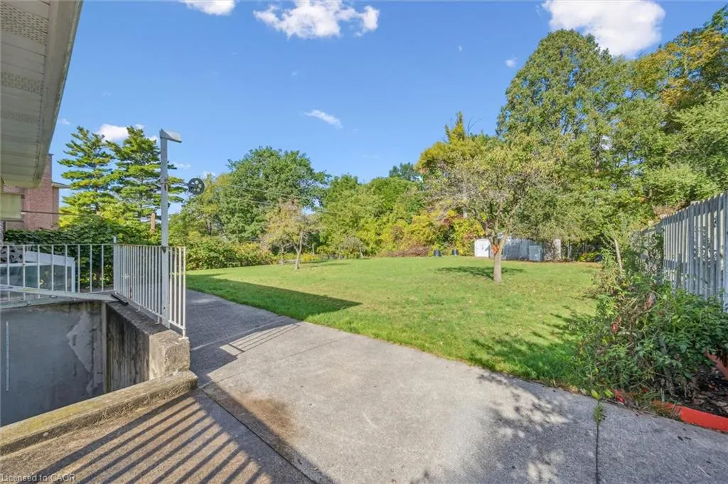 42 Azores Crescent