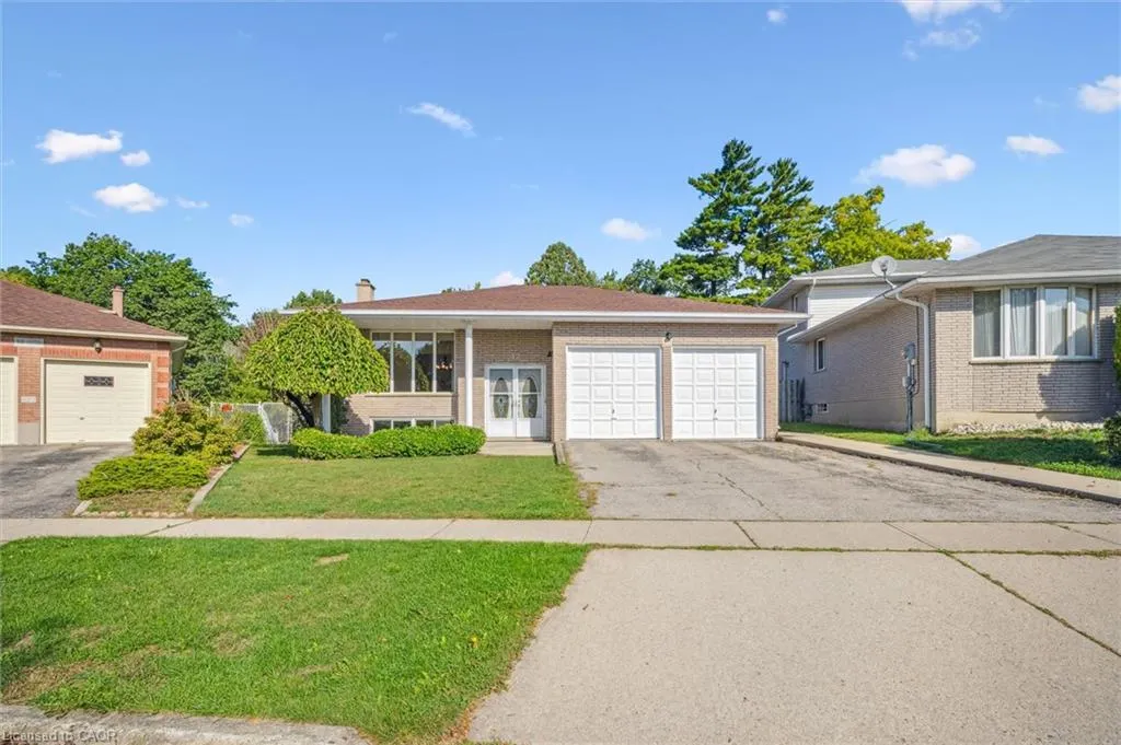42 Azores Crescent