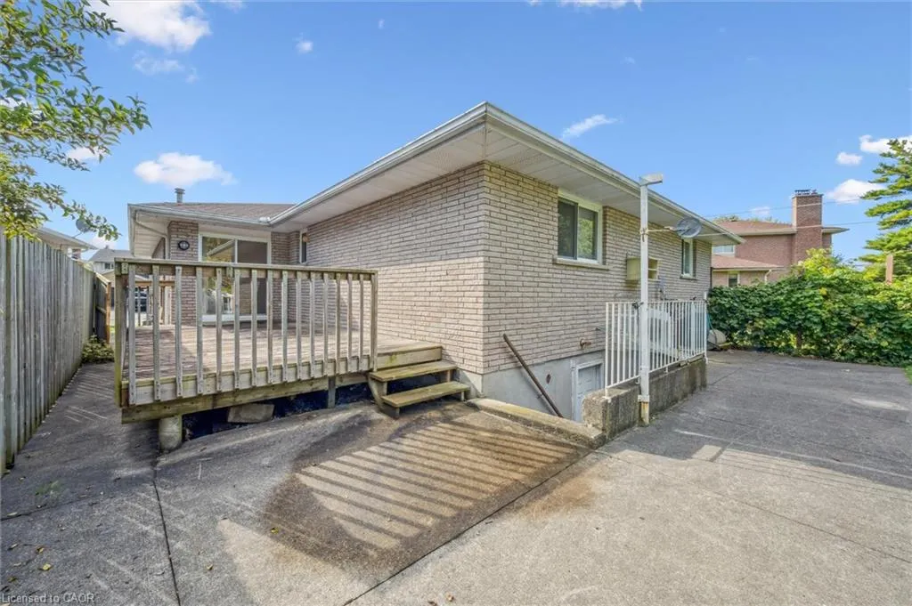42 Azores Crescent