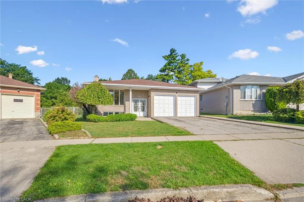 42 Azores Crescent