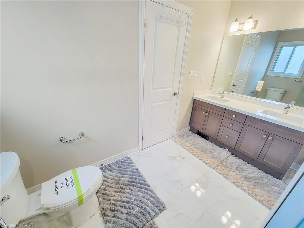 7387 Sherrilee Crescent