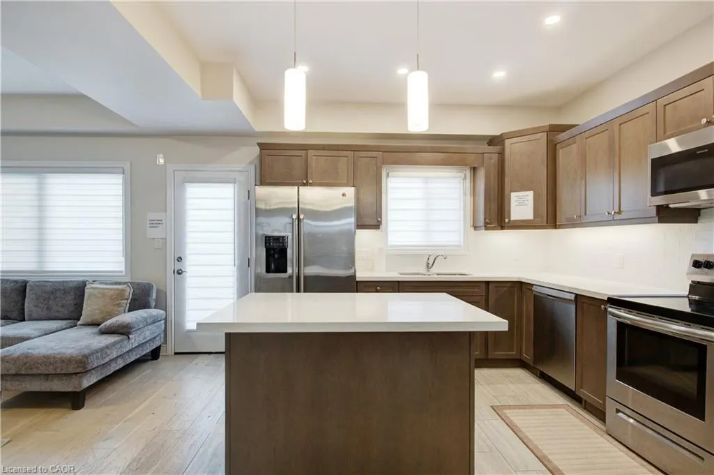 7387 Sherrilee Crescent