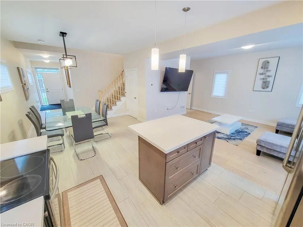 7387 Sherrilee Crescent