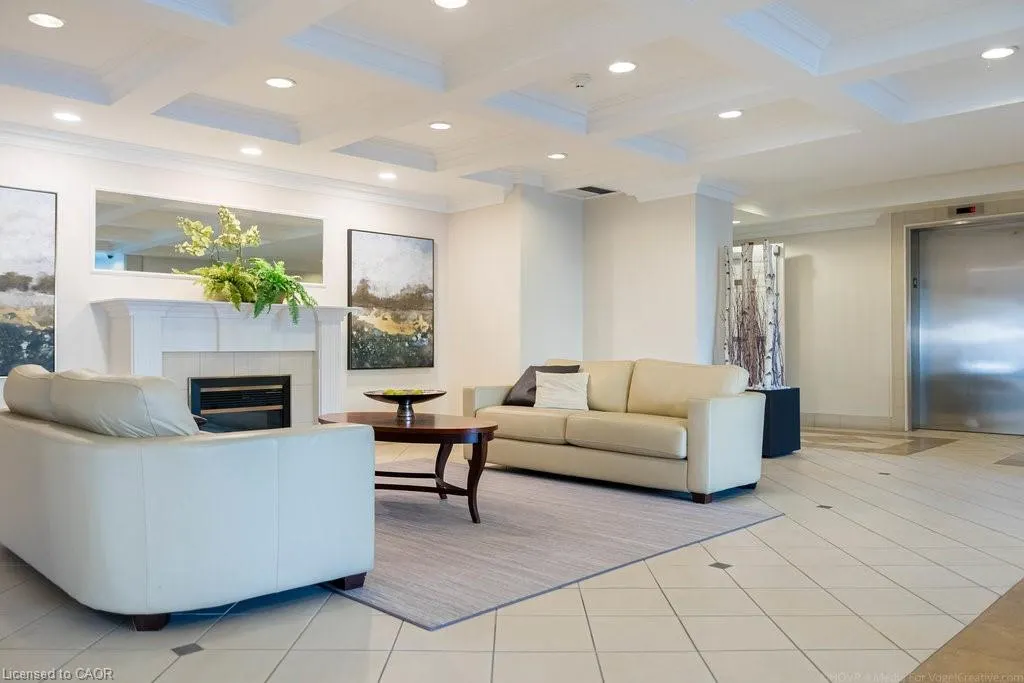 2000 Creekside Drive, #805