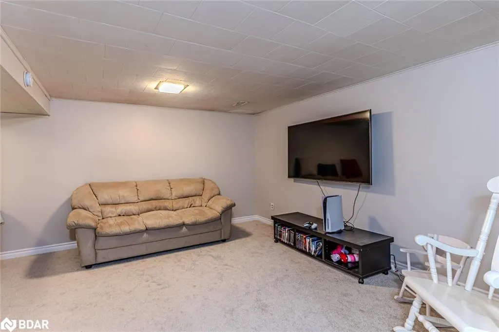 423 Mary St