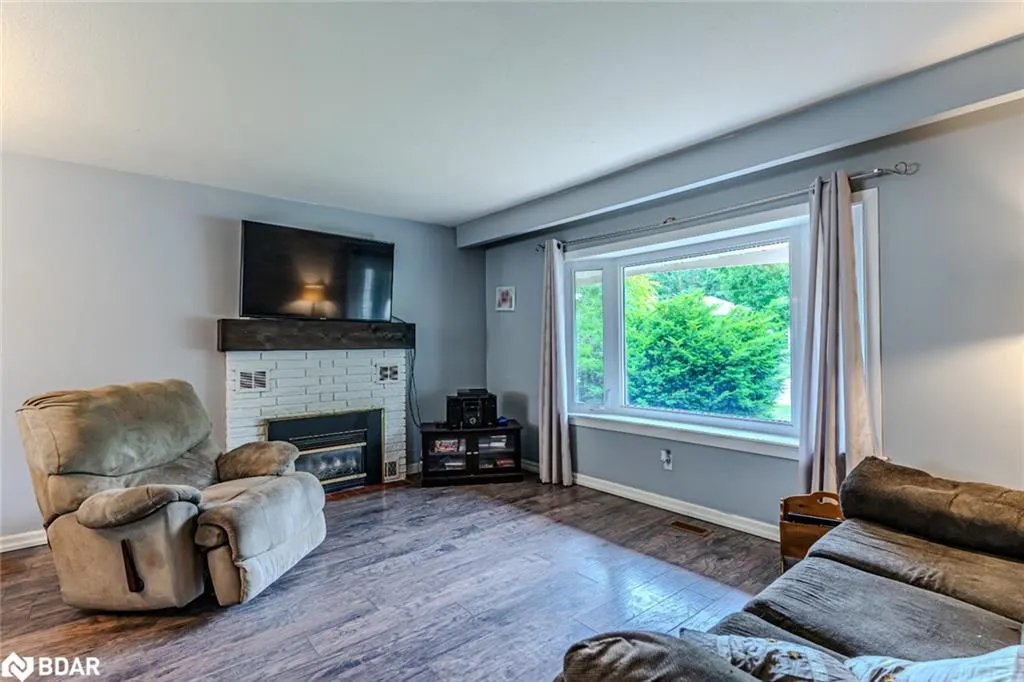 423 Mary St