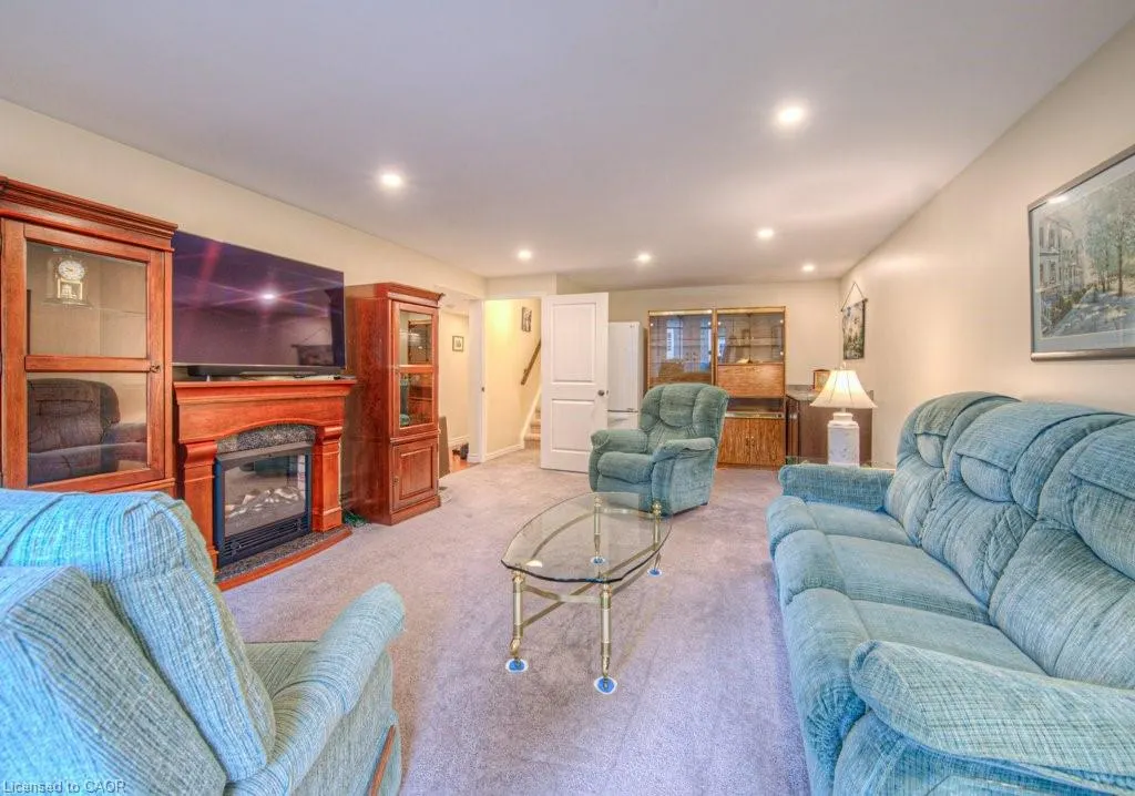 970 Zeller Crescent